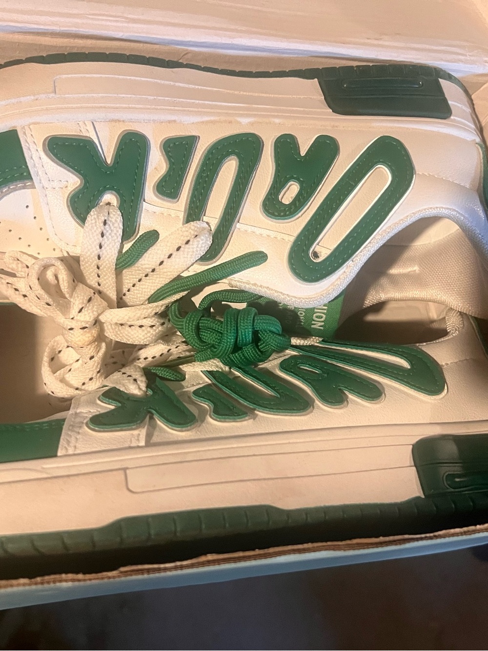 Fashion sneaker in Green and white
